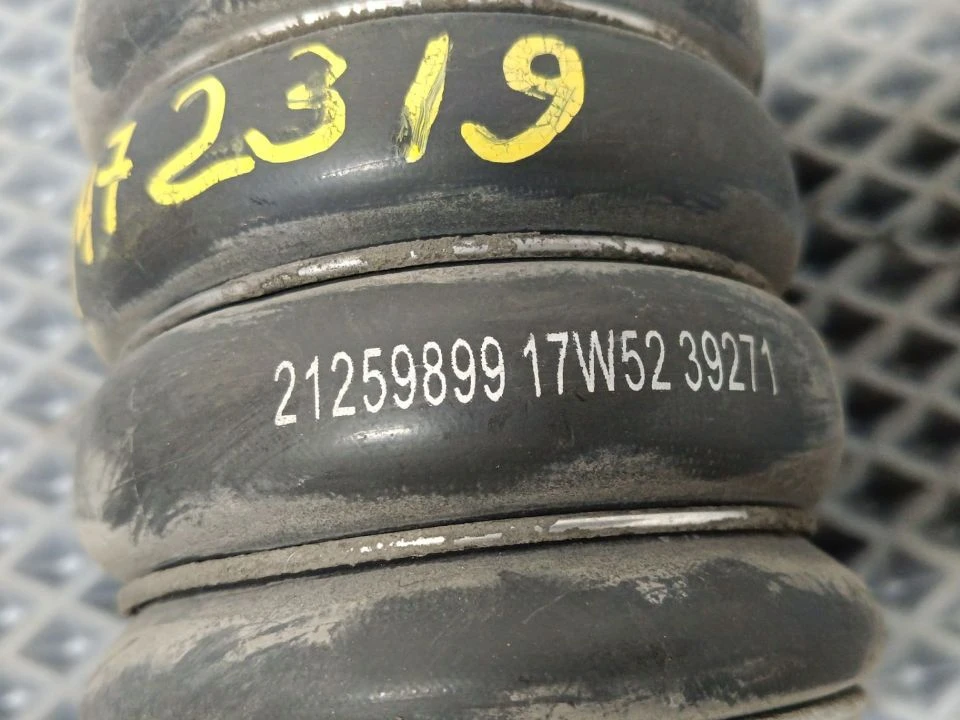 Патрубок интеркулера верхний б/у для Volvo FM4 (2014-2019) - 1