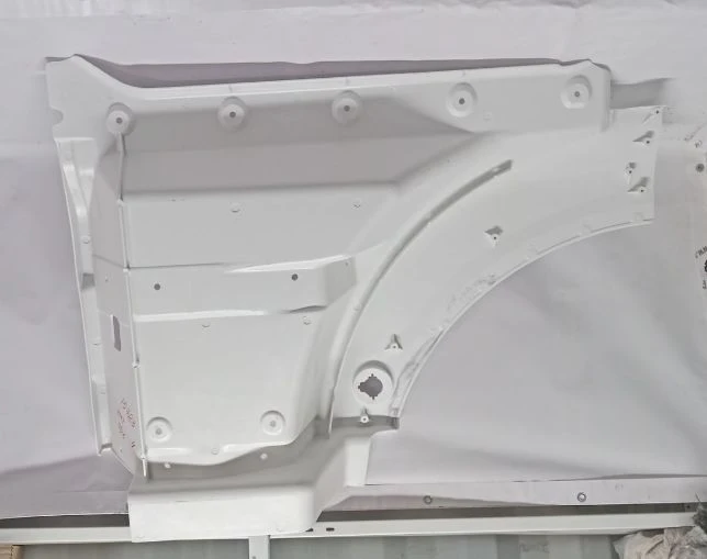 Корпус ступеней ( подножка ступенька с  крылом   )   прав нов. для MAN TGA - 1