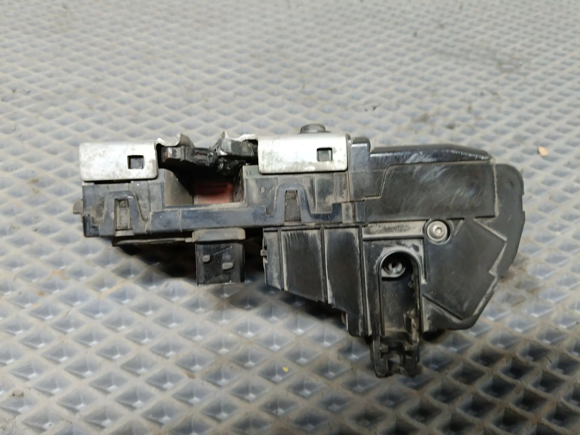 Замок двери левый б/у для Volvo FH 4 - 1